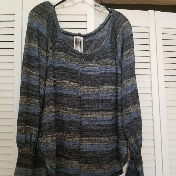 Raw edged pullover - Picture 1 of 4
